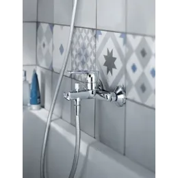 Настенный смеситель Oscar матовый, неповоротный излив, с выходом на душ (без лейки), чёрный цвет E29844-BL Jacob Delafon