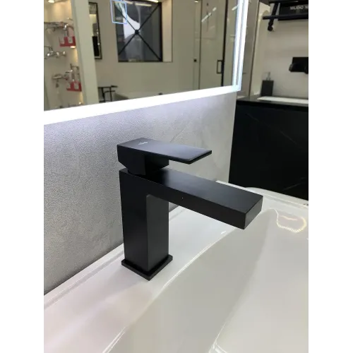 Timo. Смеситель для раковины Selene 2061/03F Черный