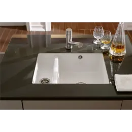 Villeroy & Boch Subway 60 XU Мойка под столешницу, включая Комплект слива с ручным управлением, выкл Керамика, 545 x 440 mm, Snow White CeramicPlus 675801KG